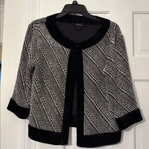 CAELIAN Lightweight, One Button Closure Cardigan
Excellent Used Condition.